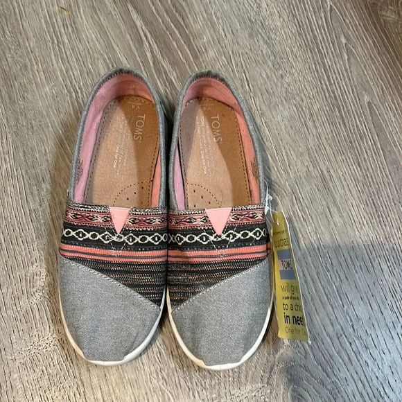 Toms Youth Classic Gray Chambray Pink Serape Shoes - Picture 1 of 6